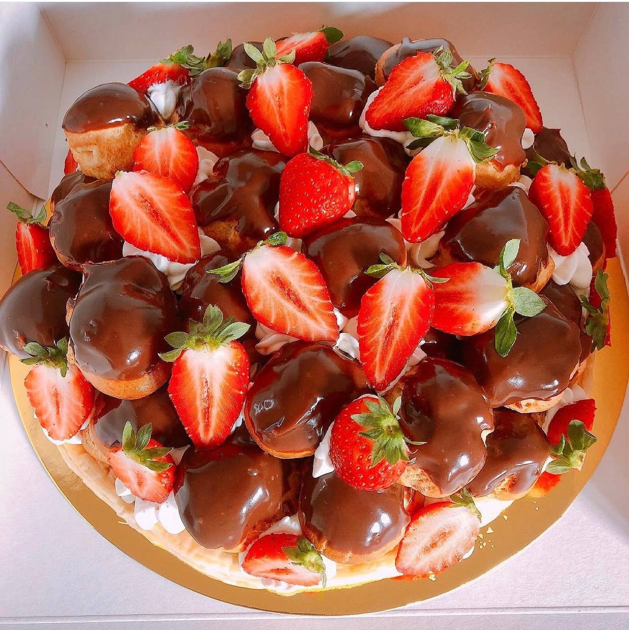 Tarta Profiteroles de Crema Pastelera